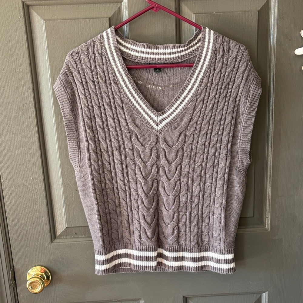 Wild Fable grey cable-knit sweater vest